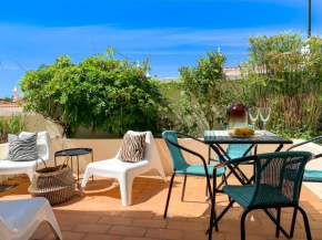 Casa Silwa - Chic 2BR Townhouse, Ocean Views, 5min to Beach & Pool